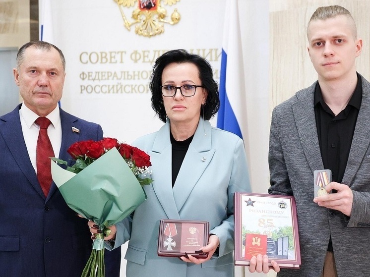 Рязанский сенатор Мурог вручил награду семье погибшего героя СВО Заверняева
