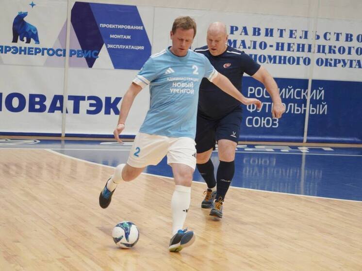 Команда российских журналистов сразилась в футбол с мэрией Нового Уренгоя