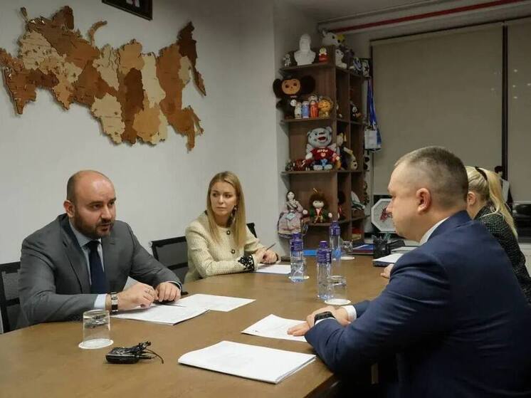 Вячеслав Федорищев и Артур Орлов обсудили развитие Движения Первых в регионе