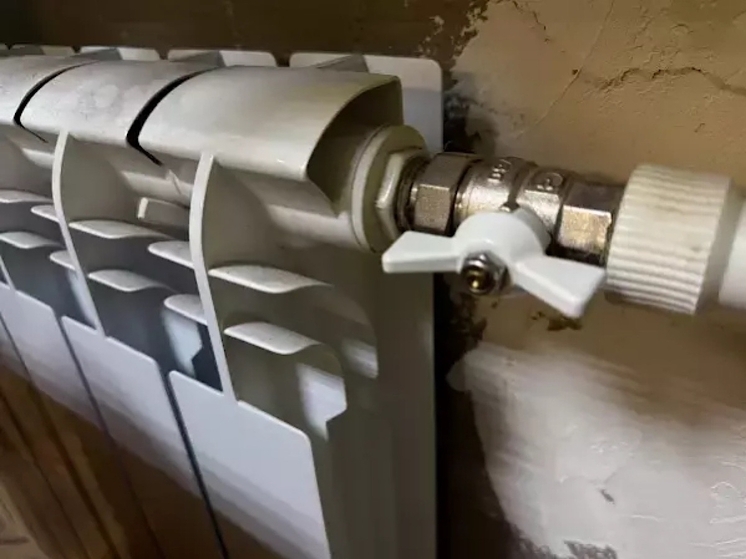 Порыв на теплосетях в Октябрьском районе Ростова привел к отключению тепла в двух домах