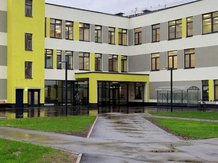 На «Ваське» появилась новая школа на 400 мест с двумя бассейнами