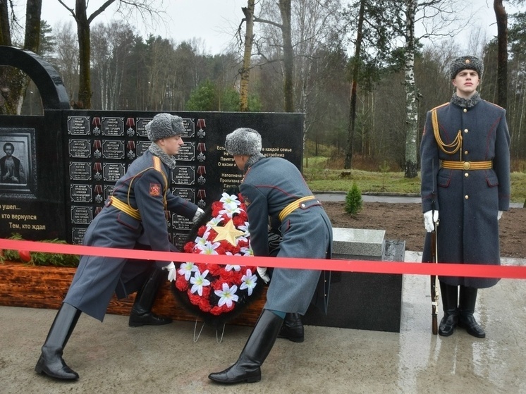 В поселке Саперное открыли мемориал, посвященный героям СВО