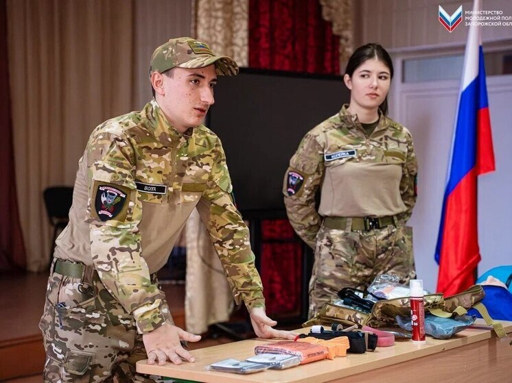 В Розовке запорожские школьники освоили навыки тактической медицины и оружейного дела