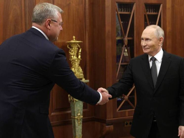 Президент заслушал доклад губернатора Астраханской области о поддержке ветеранов СВО и ситуации в регионе