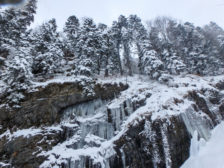 Пятнадцать альпинистов пропали без вести после схода лавины в Непале