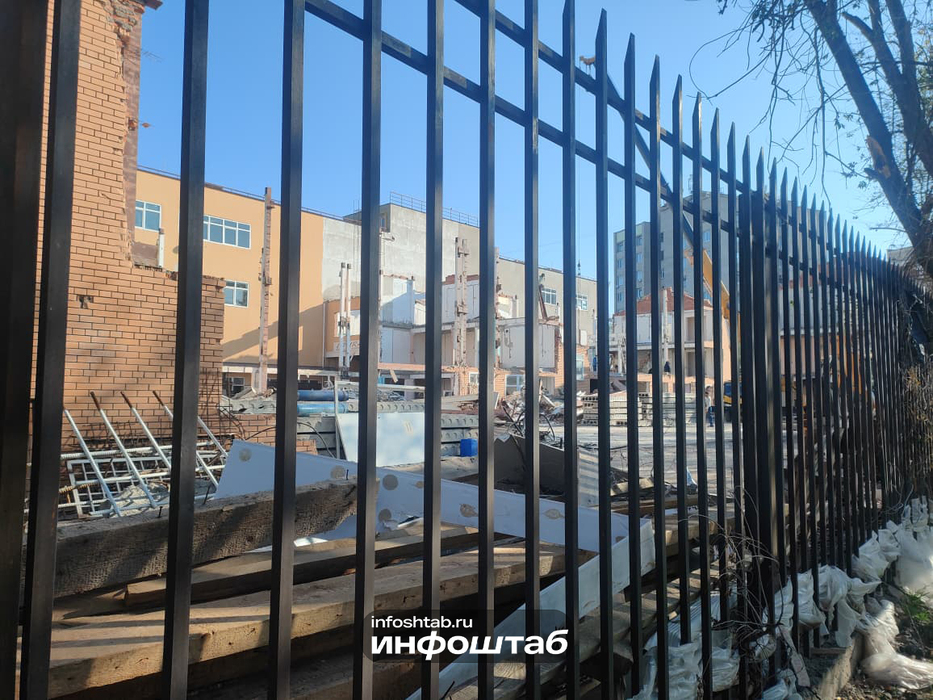 Скандальный «Айсберг»: что сейчас происходит с торговым центром в Астрахани