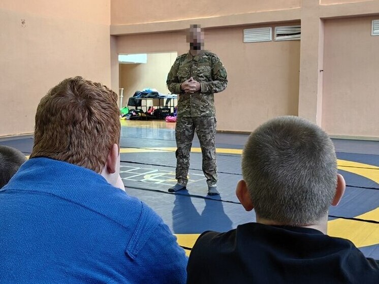 В Сочи росгвардейцы провели мастер-класс по самбо для кадетов