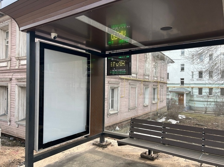 Разбитые «умные» остановки в Вологде временно закрывают поликарбонатом