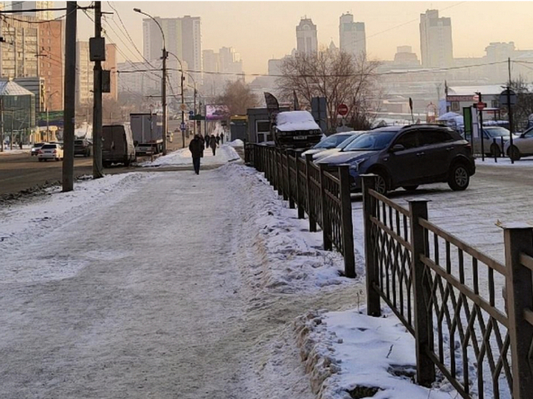 В мэрии Новосибирска рассказали, почему на дорогах появился снежно-ледяной накат