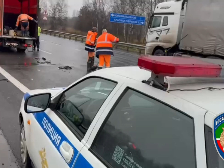 При столкновении с грузовиком под Казанью попала в больницу пассажирка авто