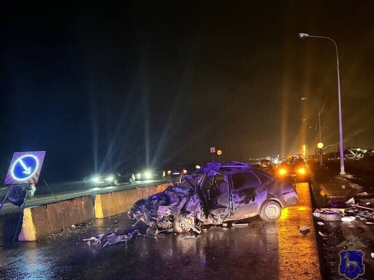 50-летний водитель Lada Granta врезался в бетонные блоки в Самарской области