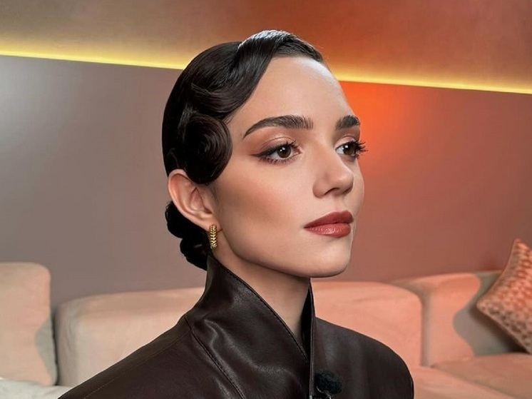 25-летняя российская фигуристка Евгения Медведева поделилась результатами студийной фотосессии. Обладательница серебряной олимпийской медали показалась в стильном образе.