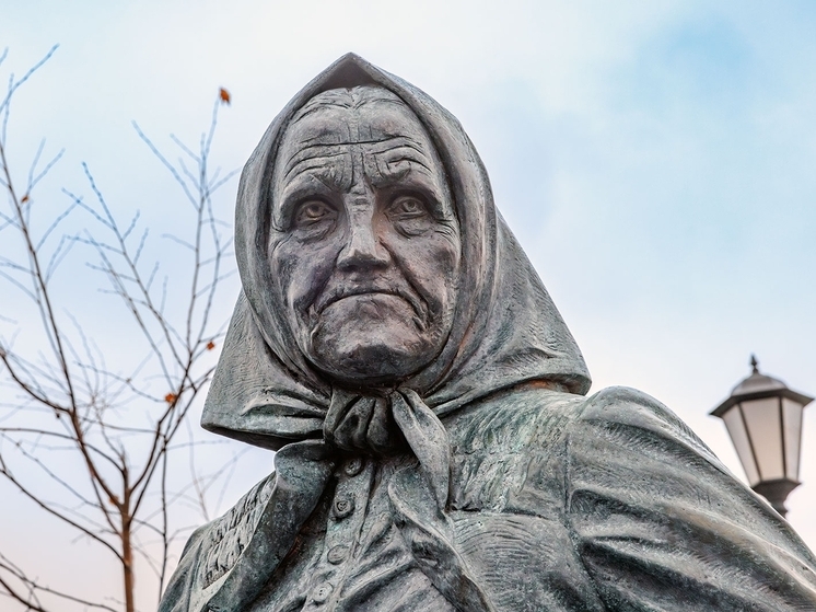 Илья Тимин взглянул на монумент Ирине Федосовой в Петрозаводске через фотообъектив