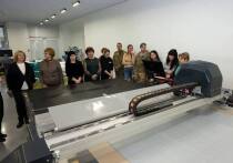 В рамках проекта «Промышленный туризм» участники СВО, вернувшиеся к мирной жизни, и их семьи посетили «Центр специальной одежды» — предприятие с 20‑летним опытом производства рабочей экипировки и средств индивидуальной защиты