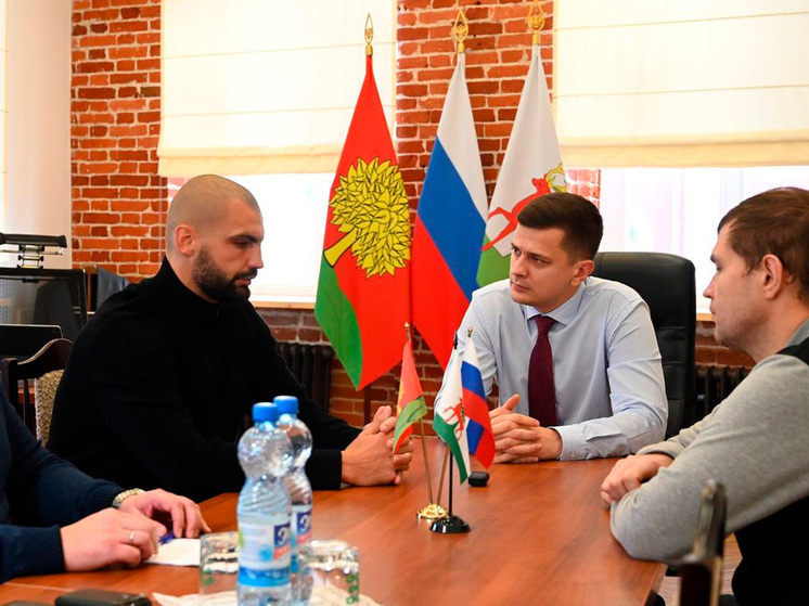 Липецкий футболист Кирилл Гоцук обсудил развитие спорта с главой Ельца