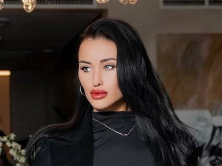 28-летняя российская художественная гимнастка Анастасия Татарева засветила шикарную грудь в смелой фотосессии. Олимпийская чемпионка обнажилась перед камерой.