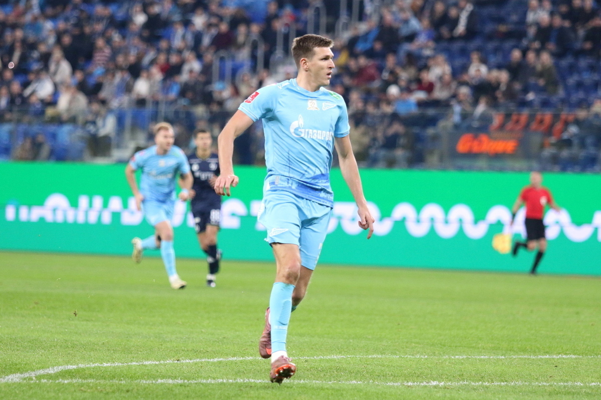 Футболист Соболев продал виртуальное оружие за 1,5 млн рублей