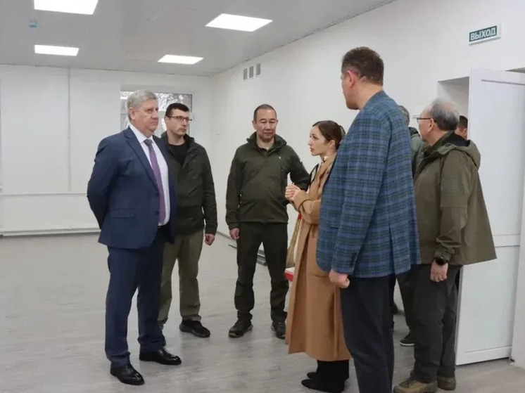 Глава Якутии проверил ход восстановительных работ в подшефном городе Докучаевске ДНР