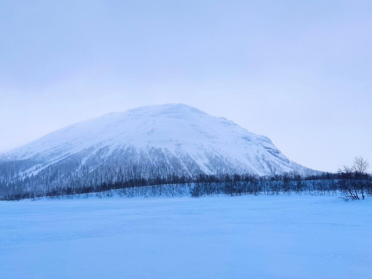 На горнолыжном курорте Хакасии туристку накрыла снежная лавина