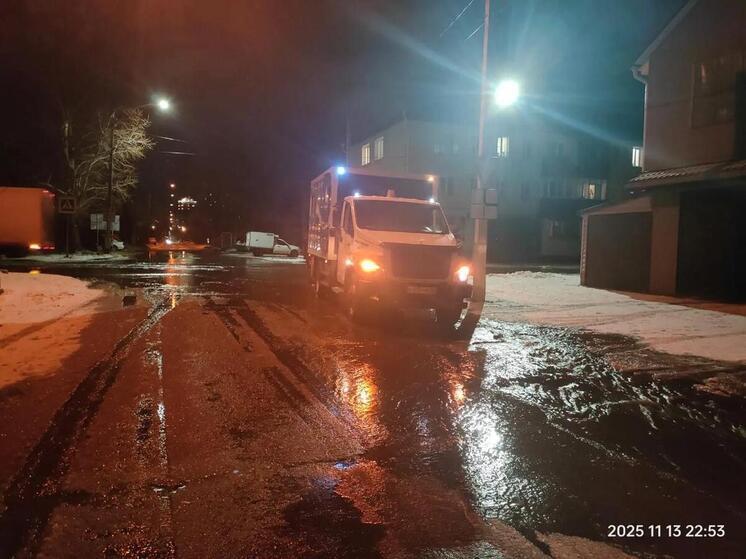 Коммунальная авария в переулке Малый Прудской оставила без воды центр Барнаула