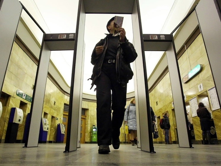 Общественники предложили выдавать пассажирам метро кейсы для газовых баллончиков