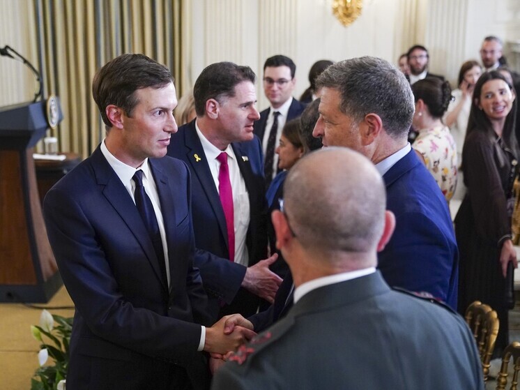 Согласно просочившимся документам, сербское правительство создало совместное предприятие с девелоперской компанией, принадлежащей зятю Дональда Трампа Джареду Кушнеру, для строительства гостиничного комплекса в Белграде, предоставив Сербии время до мая следующего года на снос существующих зданий – в том числе и тех, что стали памятником агрессии НАТО против Югославии