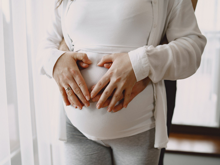 Более 40 студенток, ожидающих рождение ребенка, в Карелии получили по 100 тысяч рублей