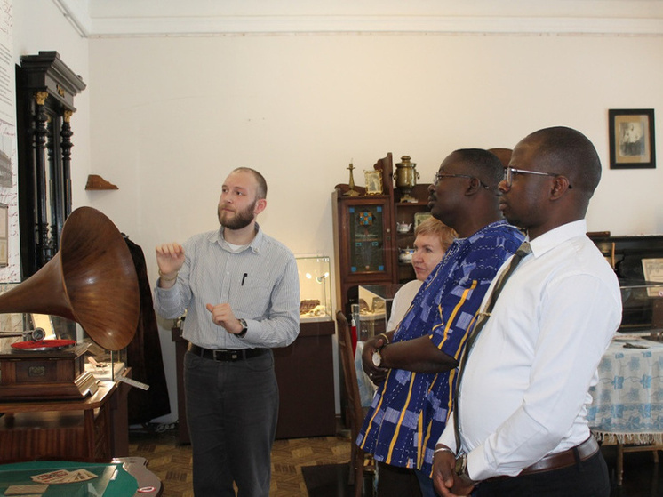 Африканские мастера в Новокузнецке погрузились в мир бронзы