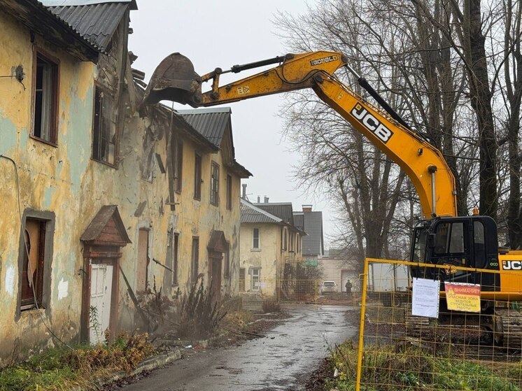 В Калуге начали сносить очередную заброшку