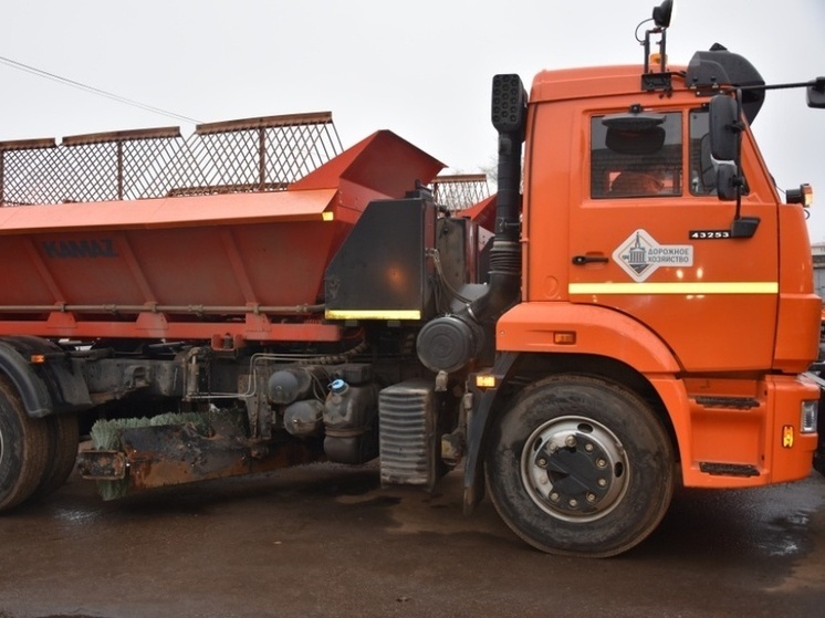 В Костромской области дорожники приступили к противоголедным обработкам трасс