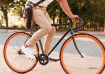 Парламент Словакии одобрил предложение об установлении максимальной скорости в 6 км/ч для велосипедистов, скейтеров и других пользователей средств индивидуальной мобильности на тротуарах