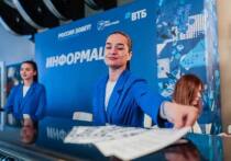 По оценке аналитиков, к концу 2025 года курс рубля стабилизируется на уровне около 82 рублей за доллар, рост ВВП России составит 1,2%, инфляция — 6,8%