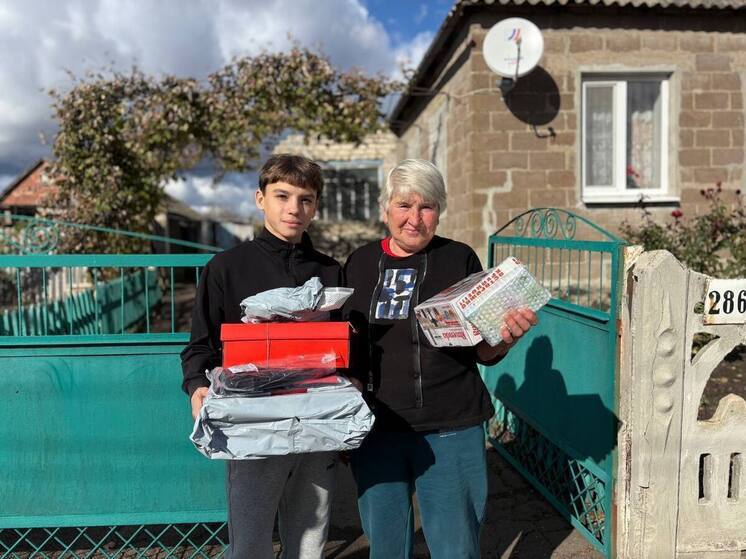 Бизнесмены Ямала передали детям из ДНР теплую одежду и спортивные костюмы