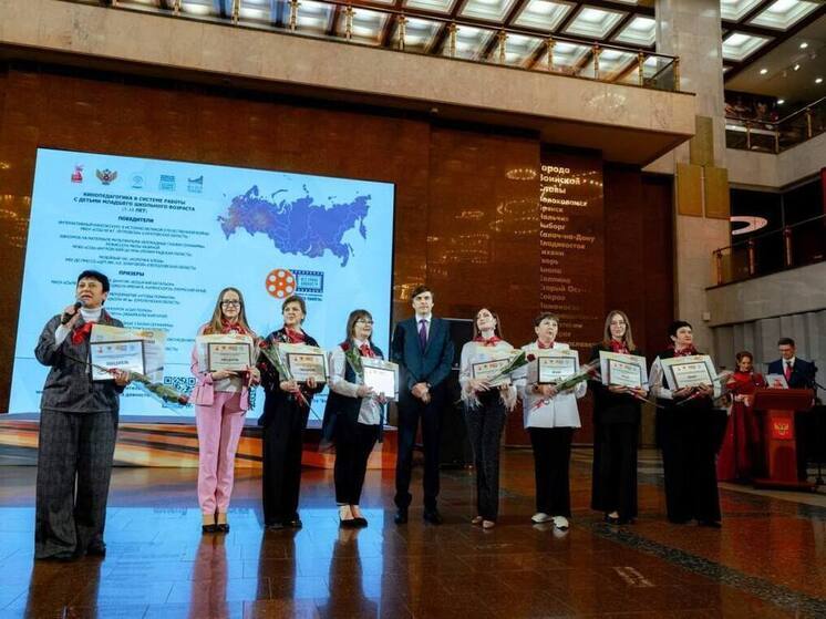 Учительница из Бугров победила на всероссийском конкурсе со своим киноуроком