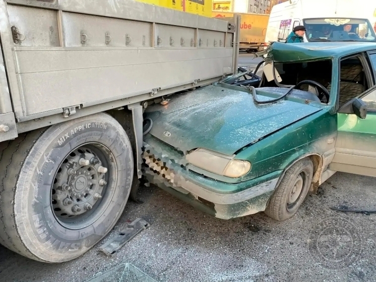 Костромские спасатели выручили попавшего в ДТП водителя «Лады»