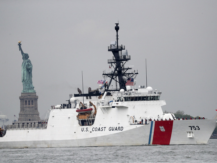 Береговая охрана США заявила, что видела российский корабль у своих границ