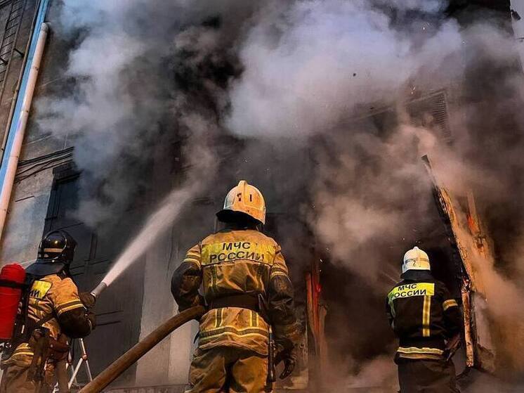 В Краснодаре потушили пожар на около 30 «квадратов» на улице Красной