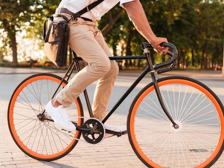 В европейской столице высмеяли ограничения скорости для велосипедистов и скейтеров