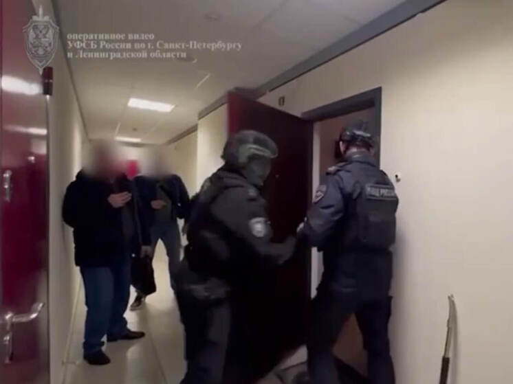 Вооруженную группу мигрантов-разбойников задержали в Петербурге