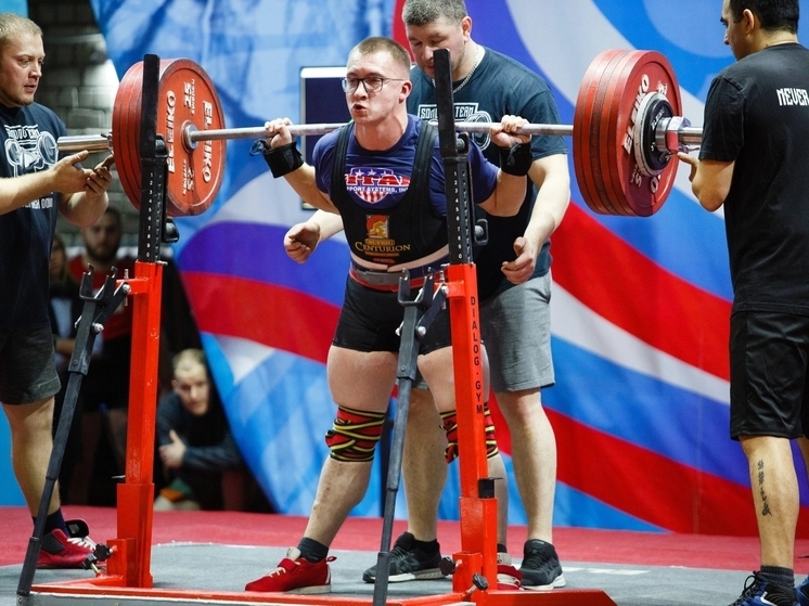 Северодвинцы лидируют на областном чемпионате по пауэрлифтингу