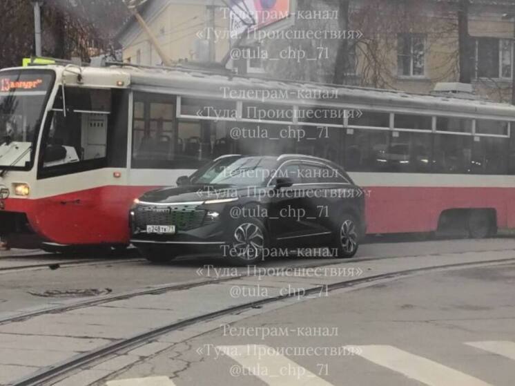 ДТП с трамваем парализовало движение на Руднева в Туле
