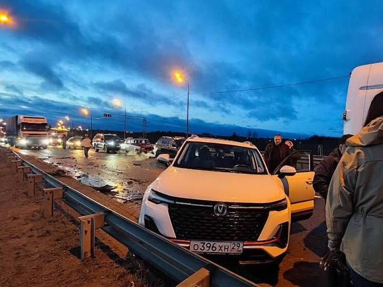 Полиция Архангельска выясняет обстоятельства массового ДТП на трассе М8