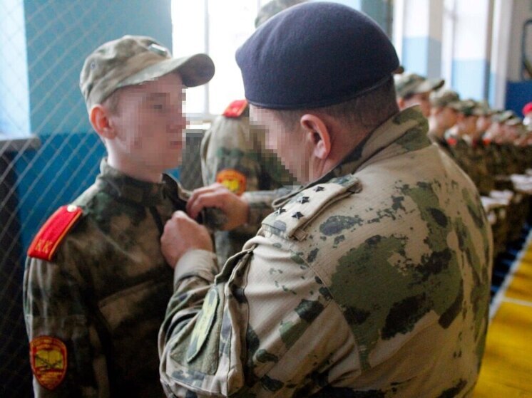 Херсонские ученики подшефного класса Росгвардии вступили в ряды «Юнармии»