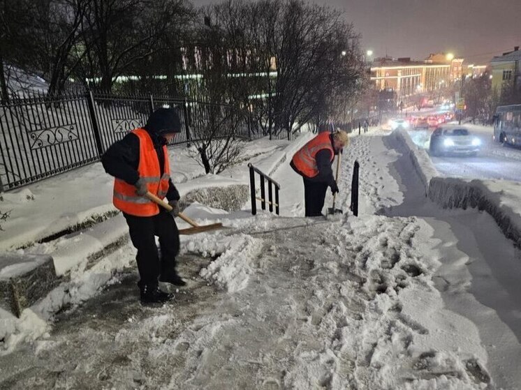 В Мурманске кипит работа по уборке города от снега