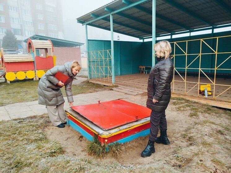 В Чебоксарах проверяют безопасность игровых площадок в школах и детских садах