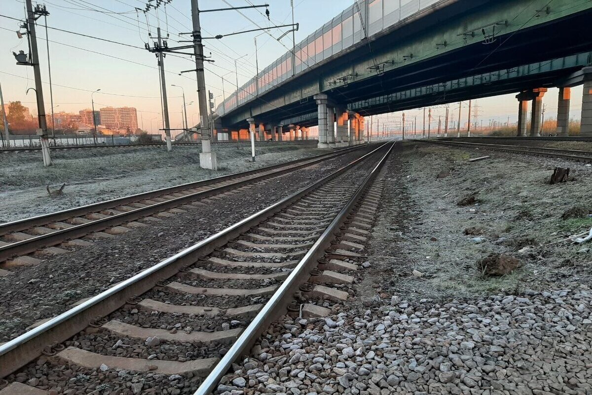 Поезда из Крыма в Петербург и обратно задержались на несколько часов