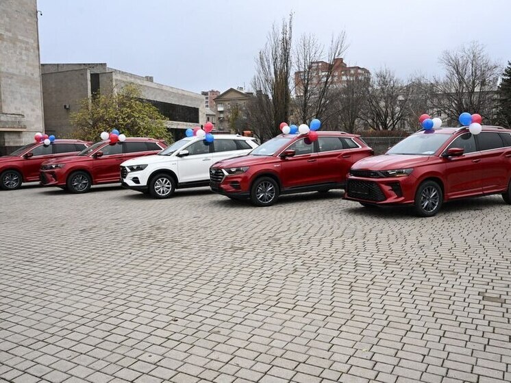 Пять ветеранов боевых действий ДНР получили адаптированные автомобили