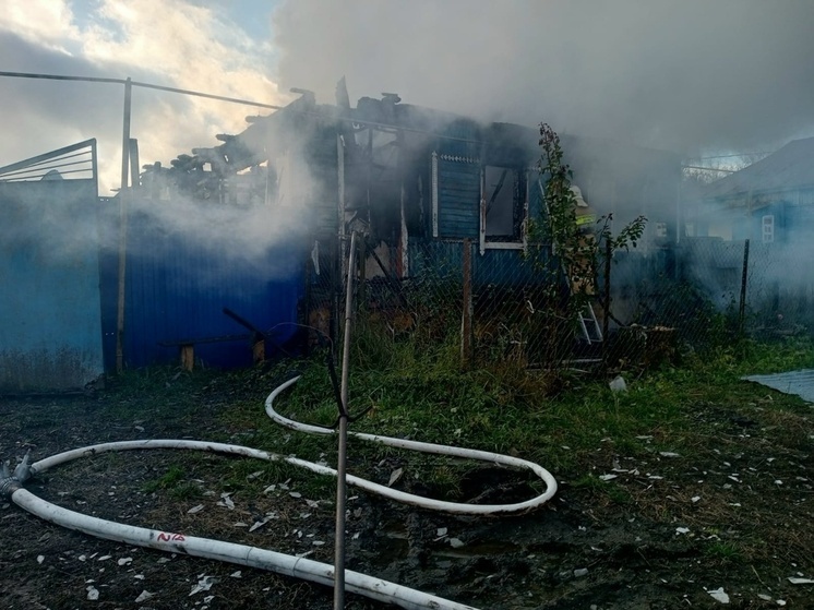 В Курской области пожар в селе Чермошное уничтожил жилой дом