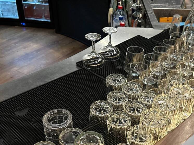 Петербуржец устроил подпольный бар в мессенджере и угодил под суд