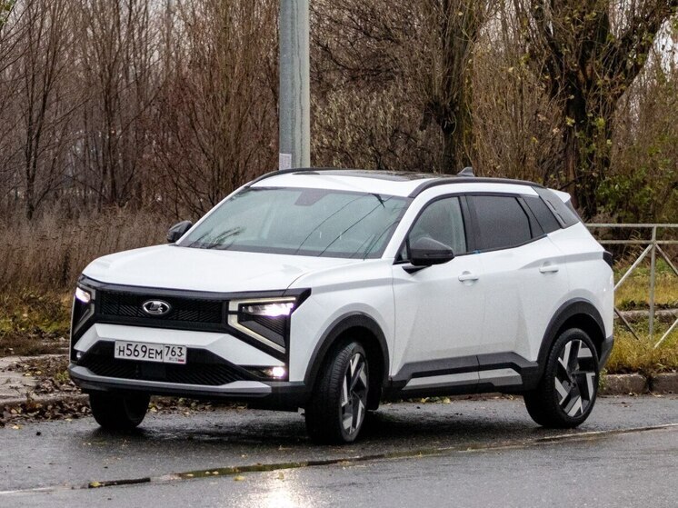 Первое появление нового кроссовера Lada Azimut без камуфляжа: авто сняли на фото